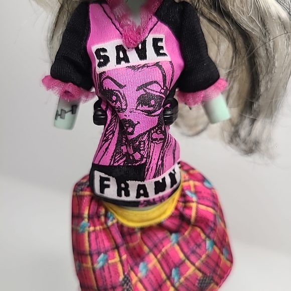 Monster High Frankie Stein Scaris City of Frights Doll - wrong cloths - Picture 3 of 5